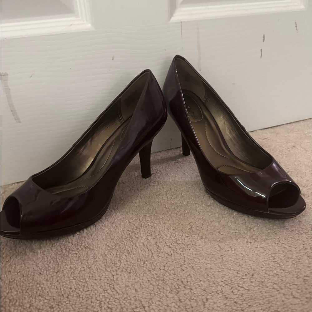 Bandolino Maroon Peep-Toe Heels